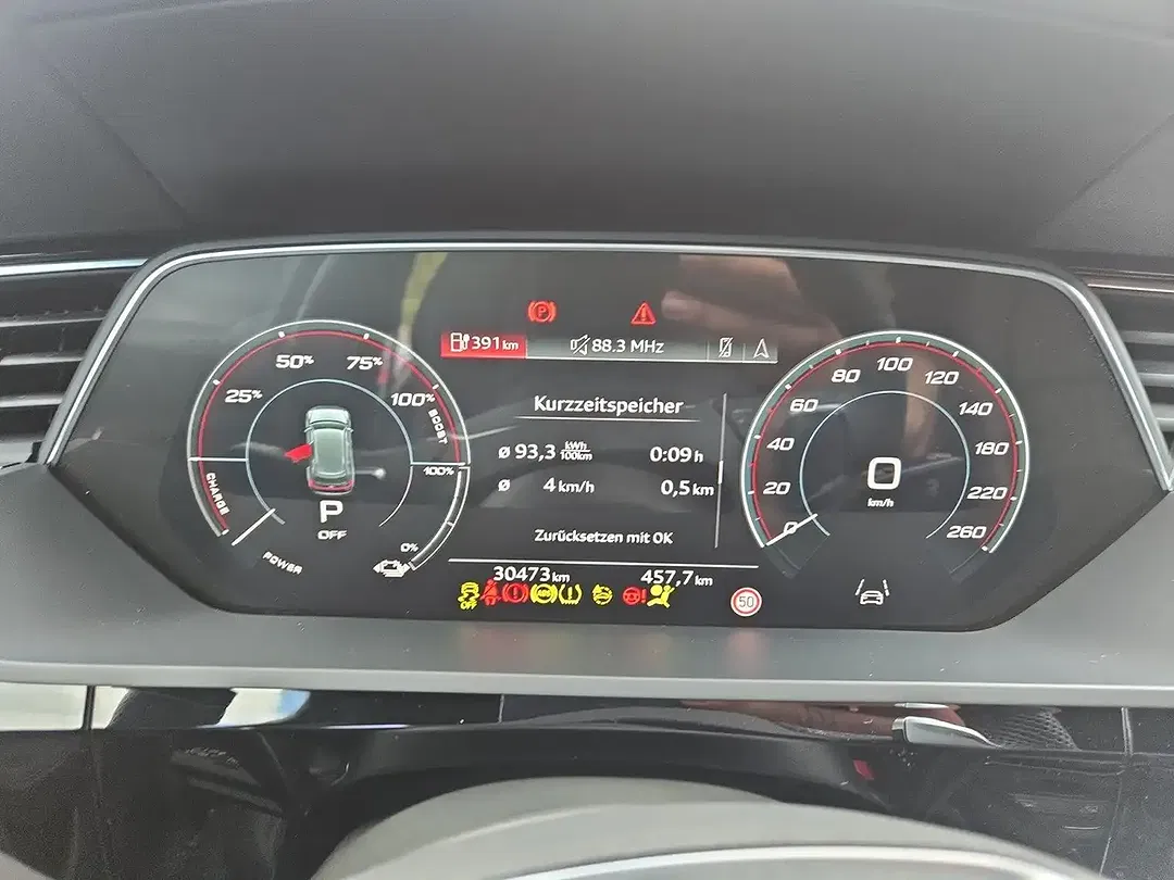 Audi Q8 e-tron 55 quattro S line - Thumbnail 9