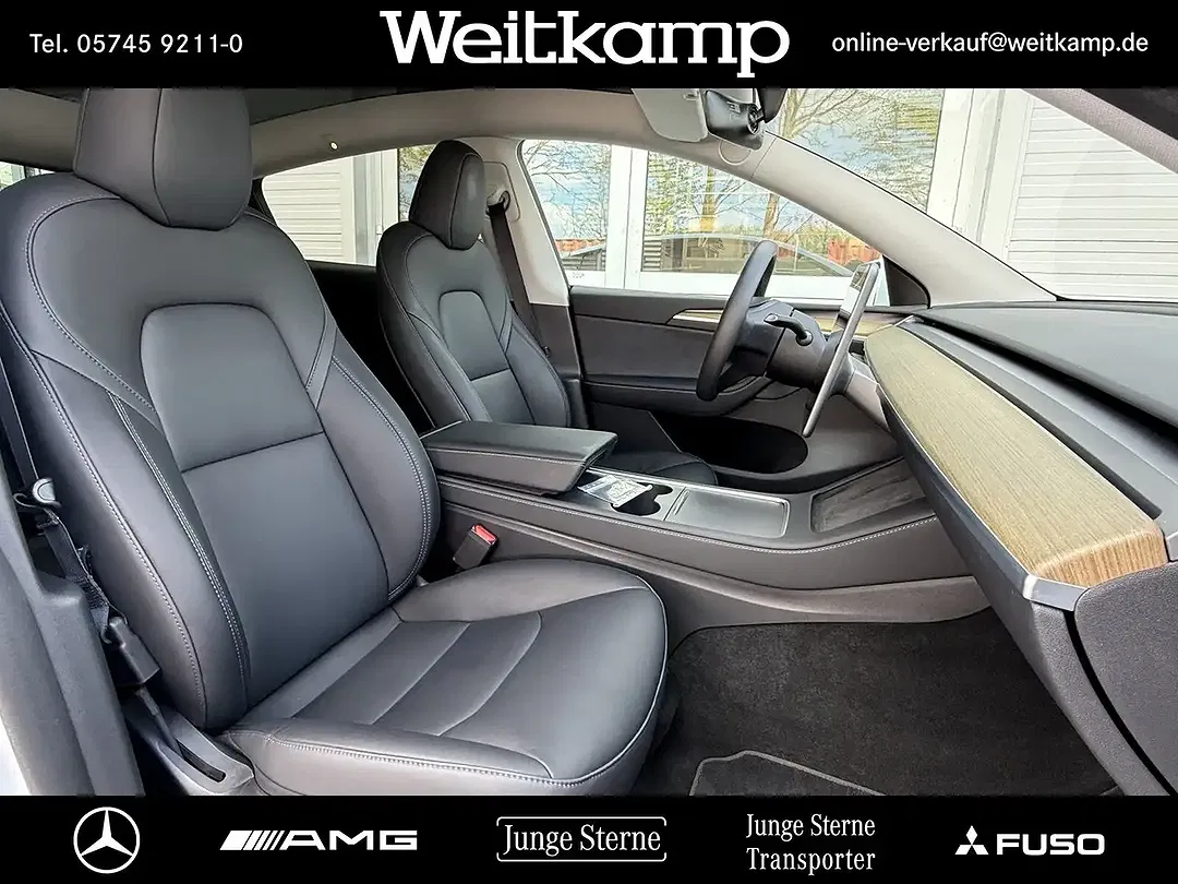 Tesla Model Y RWD - Thumbnail 4