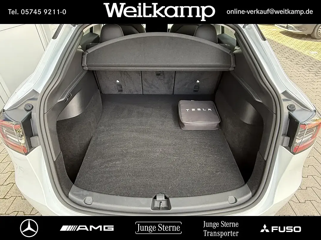 Tesla Model Y RWD - Thumbnail 9