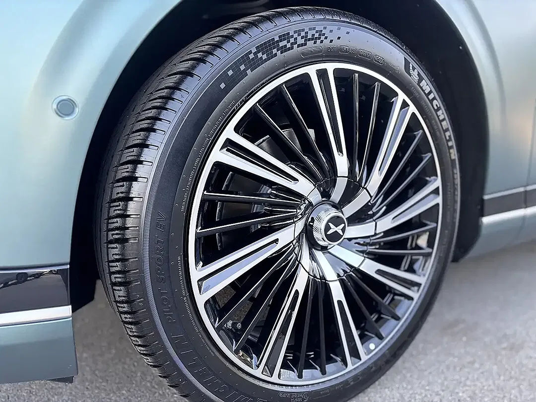 Xpeng G9 AWD Performance - Thumbnail 5