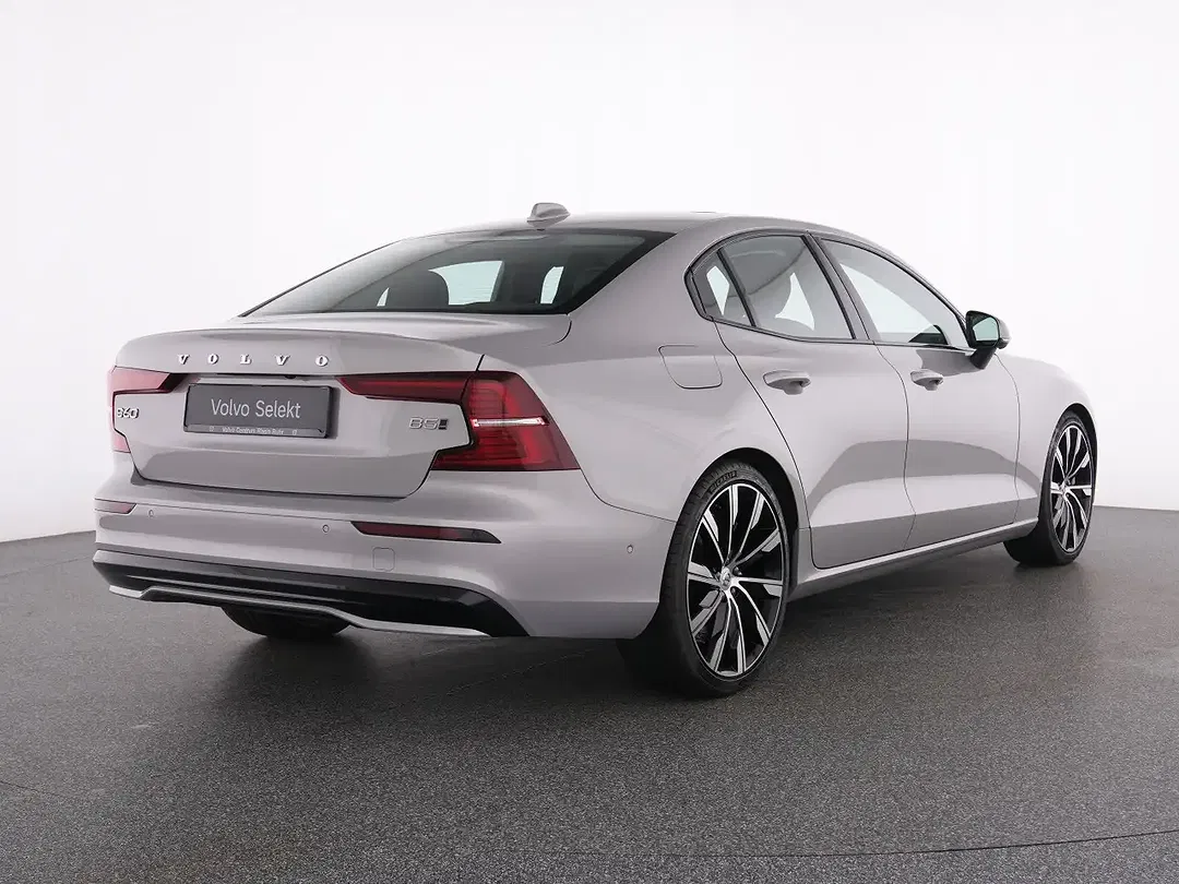 Volvo S60 B5 AWD Plus Dark - foto 2