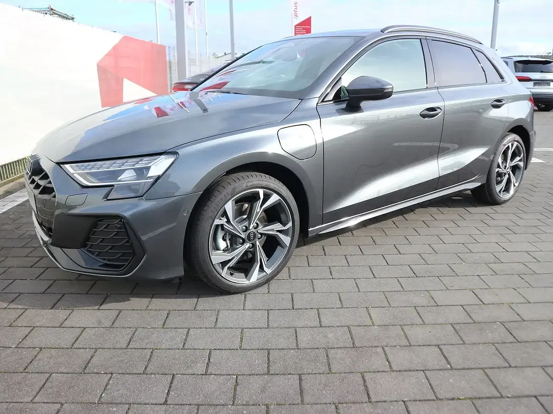 Audi A3 TFSI e S tronic S line - Thumbnail 4