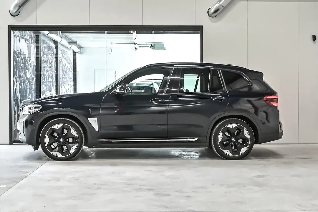 BMW iX3 - foto 2