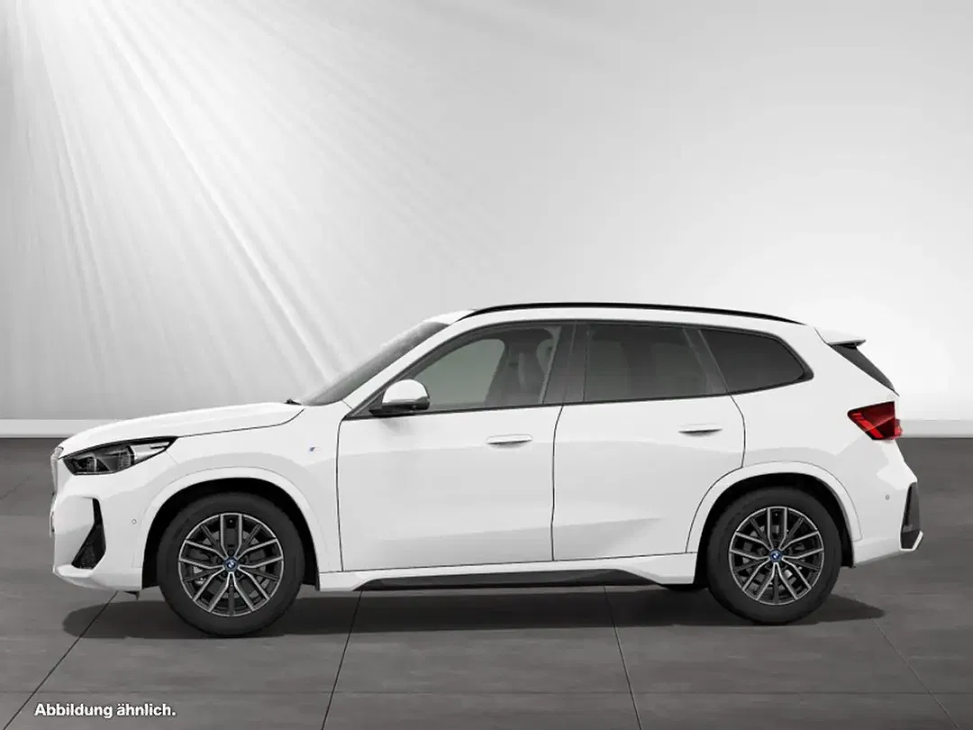 BMW iX1 xDrive M - Thumbnail 5
