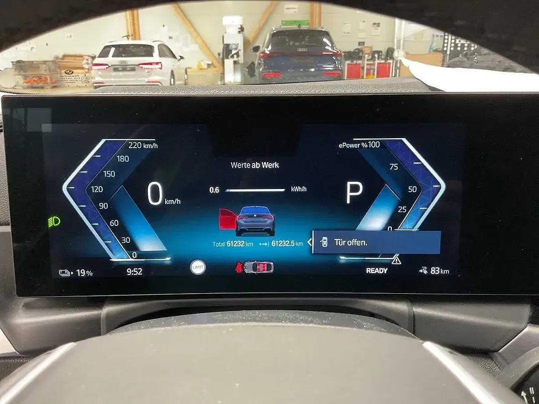 BMW i4 - Thumbnail 9