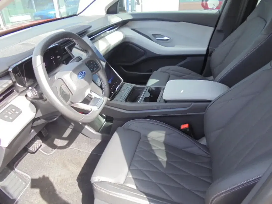 Ford Explorer Premium - Thumbnail 5