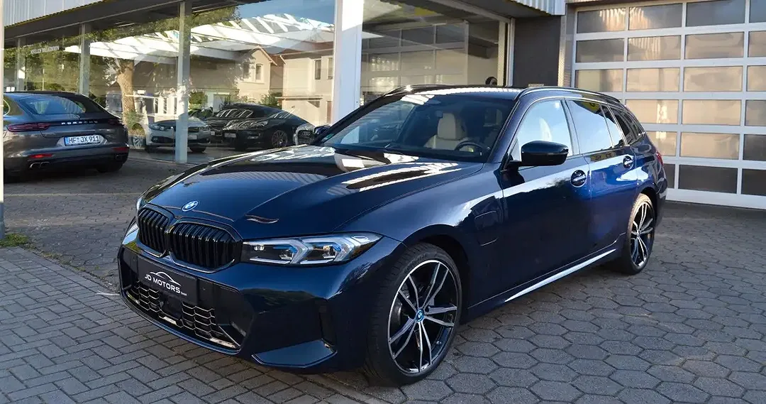 BMW 330 xDrive M Sport - Thumbnail 1