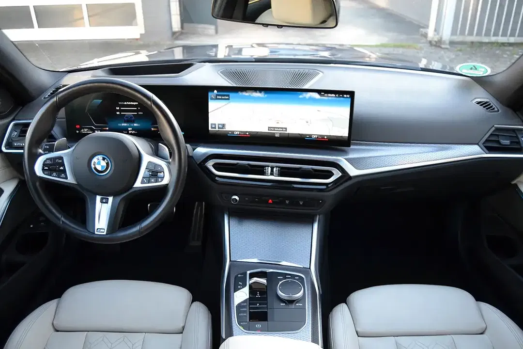 BMW 330 xDrive M Sport - Thumbnail 12