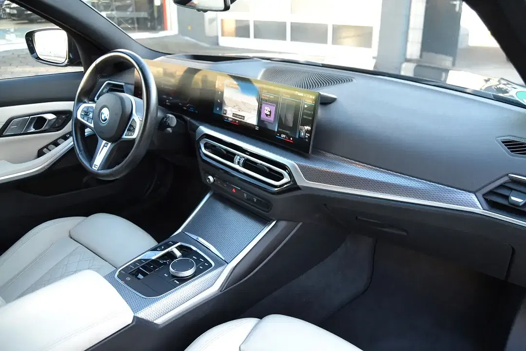 BMW 330 xDrive M Sport - Thumbnail 13