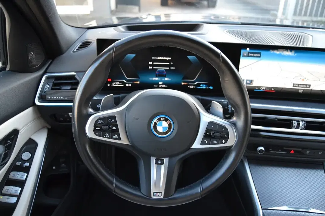 BMW 330 xDrive M Sport - Thumbnail 15