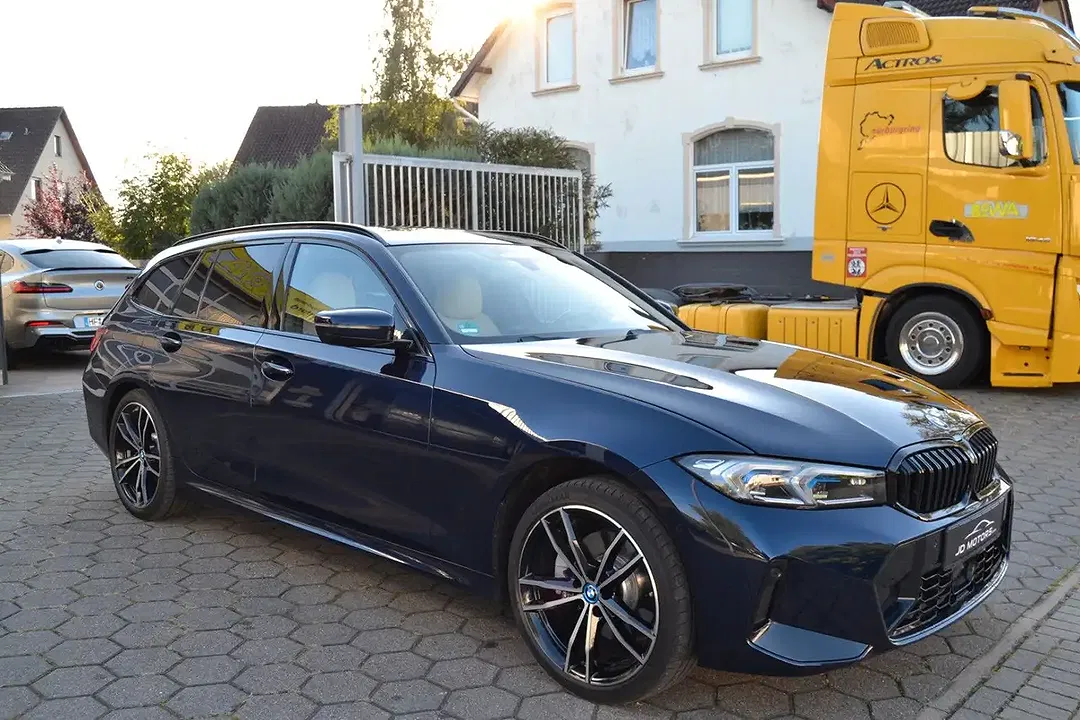 BMW 330 xDrive M Sport - Thumbnail 3
