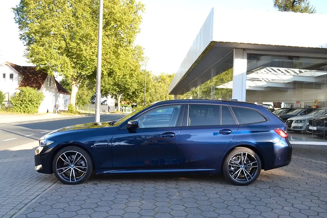 BMW 330 xDrive M Sport - Thumbnail 4