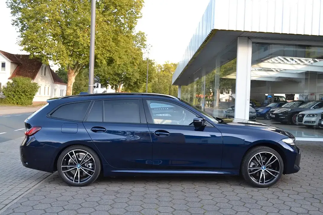 BMW 330 xDrive M Sport - Thumbnail 5
