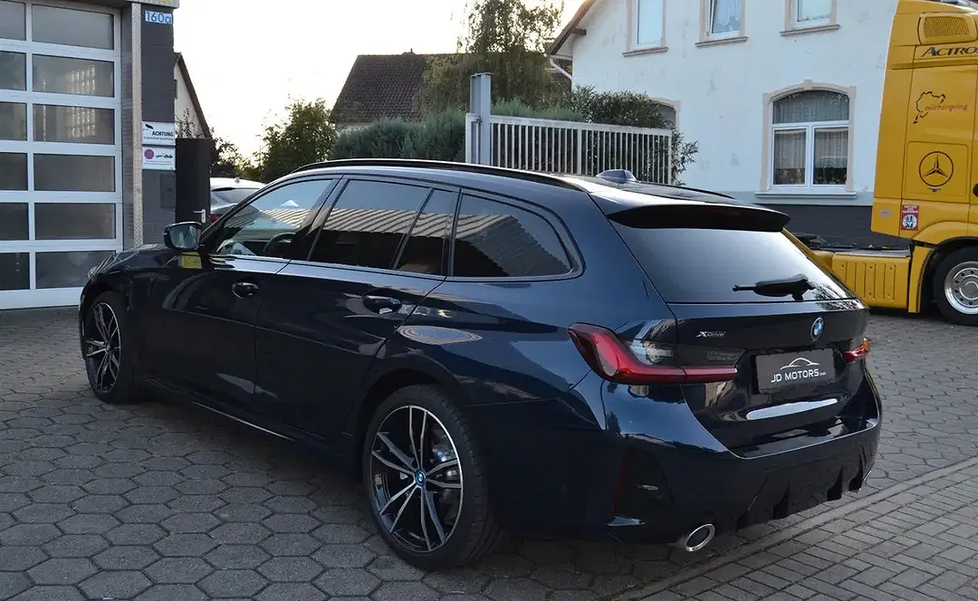 BMW 330 xDrive M Sport - Thumbnail 6