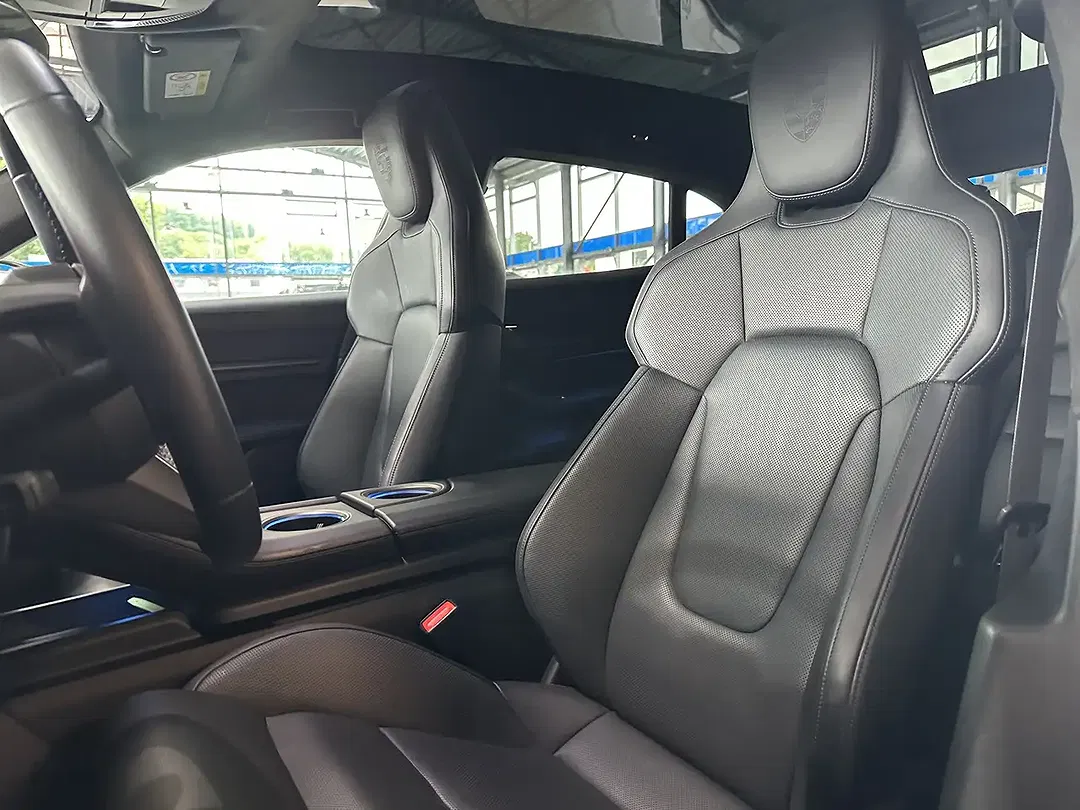 Porsche Taycan Cross Turismo - Thumbnail 10