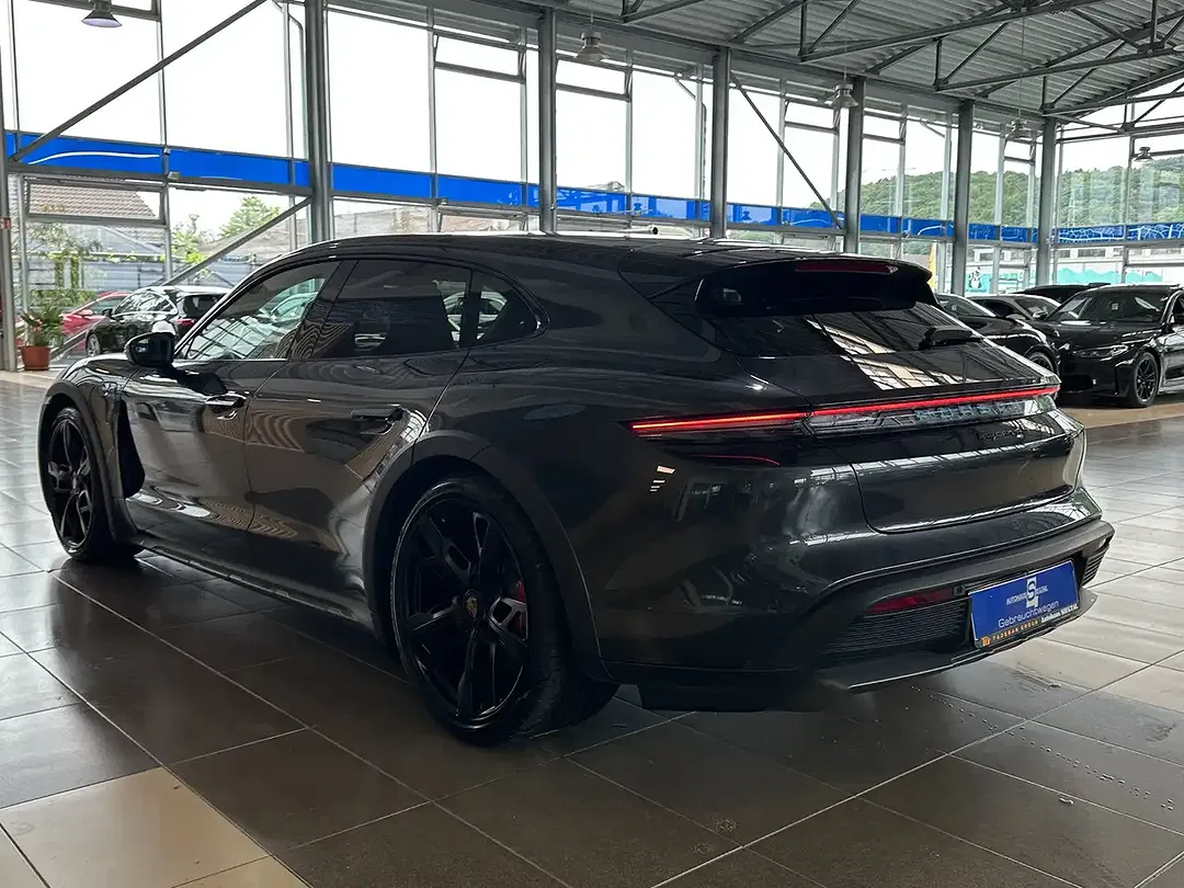 Porsche Taycan Cross Turismo - Thumbnail 4