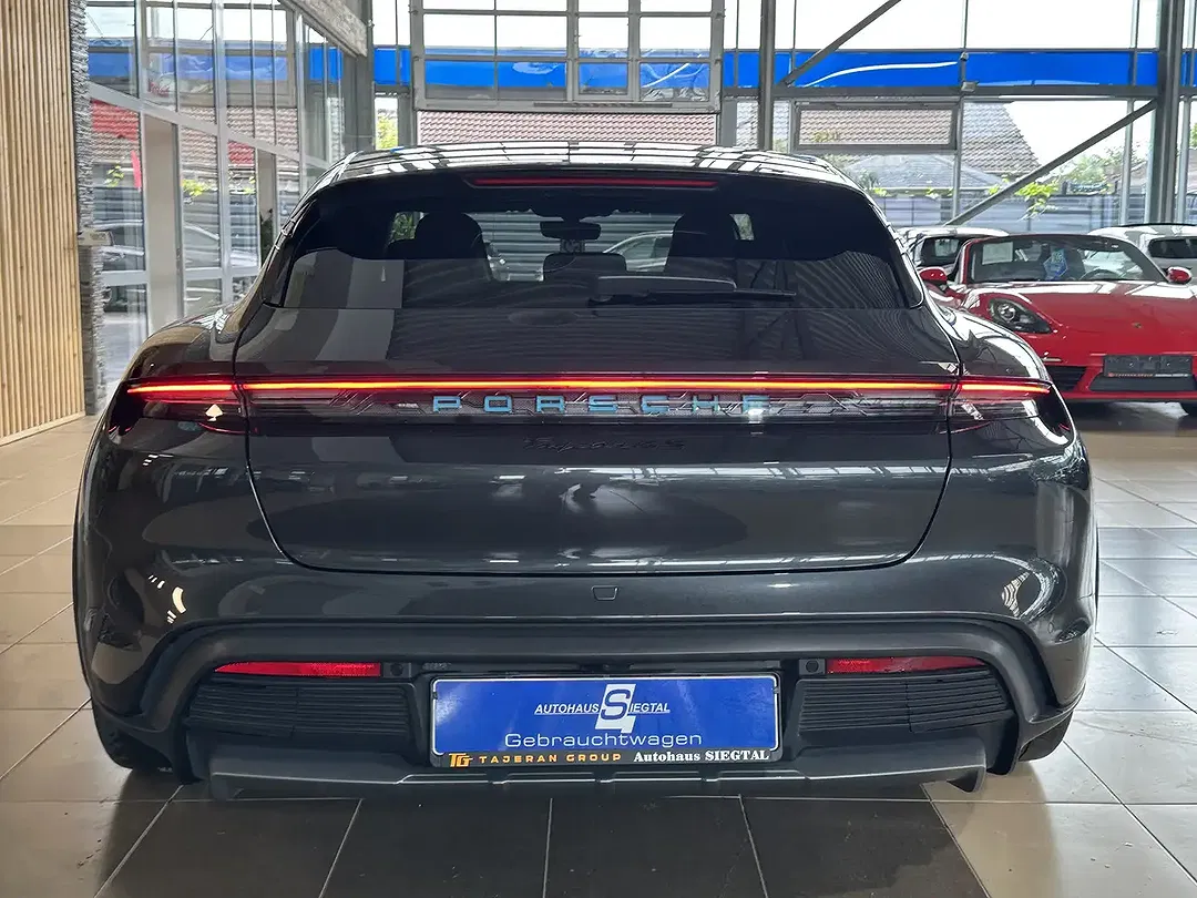 Porsche Taycan Cross Turismo - Thumbnail 5