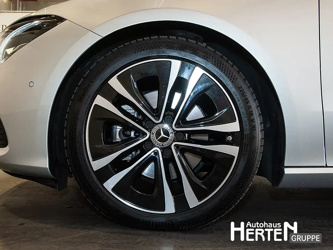Mercedes-Benz CLA 200 Progressive Night - Thumbnail 5