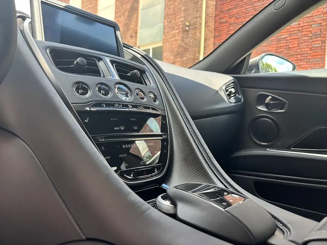 Aston Martin DBS 770 5.2 V12 Ultimate - Thumbnail 10