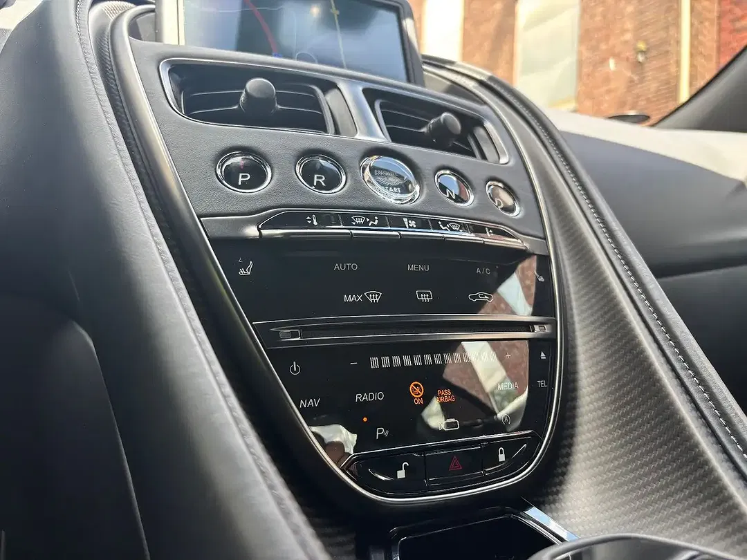 Aston Martin DBS 770 5.2 V12 Ultimate - Thumbnail 13
