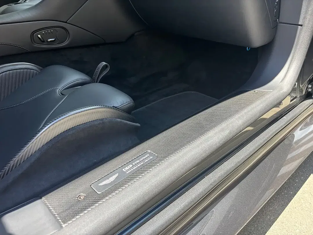 Aston Martin DBS 770 5.2 V12 Ultimate - Thumbnail 25