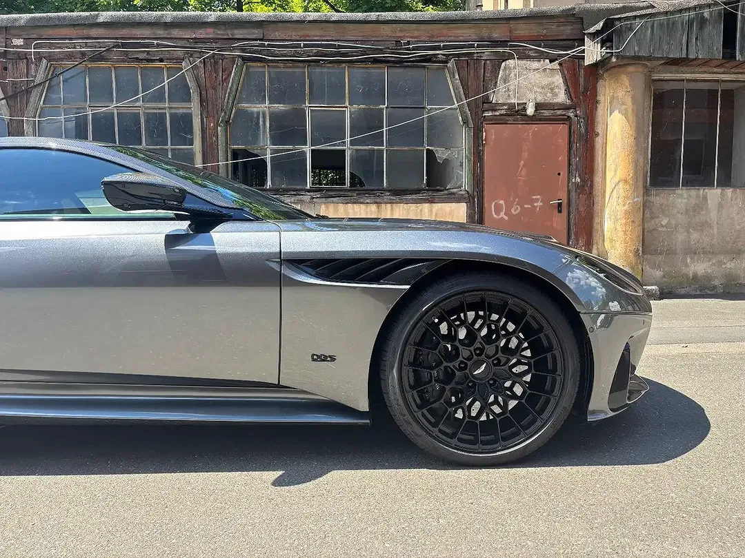 Aston Martin DBS 770 5.2 V12 Ultimate - Thumbnail 31