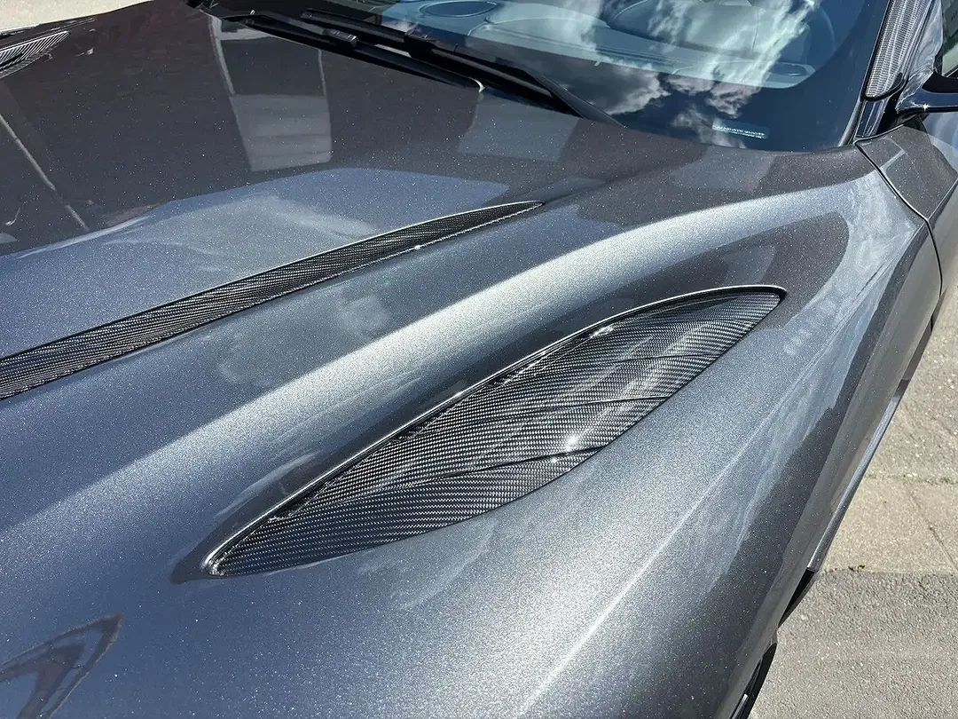 Aston Martin DBS 770 5.2 V12 Ultimate - Thumbnail 38