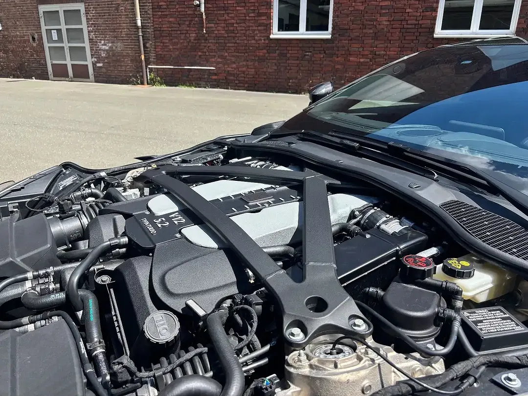 Aston Martin DBS 770 5.2 V12 Ultimate - Thumbnail 43