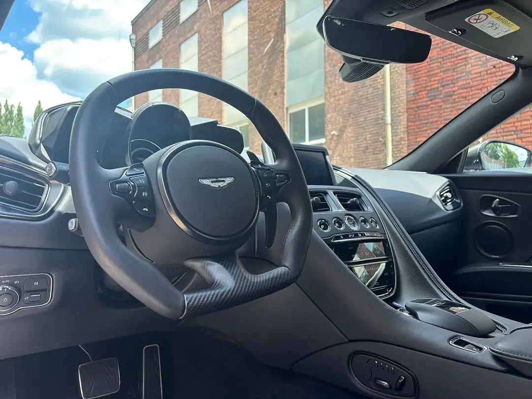 Aston Martin DBS 770 5.2 V12 Ultimate - Thumbnail 8