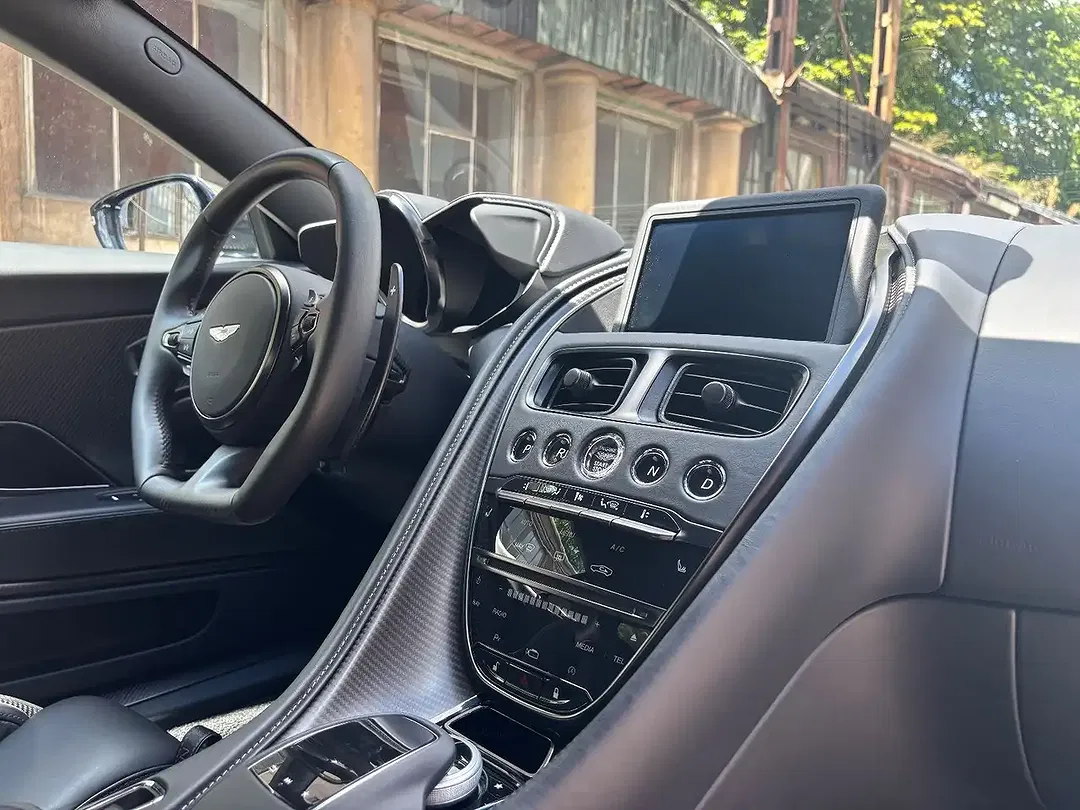 Aston Martin DBS 770 5.2 V12 Ultimate - Thumbnail 9