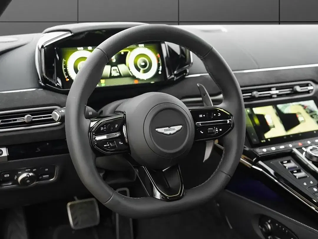 Aston Martin V8 Roadster - Thumbnail 3