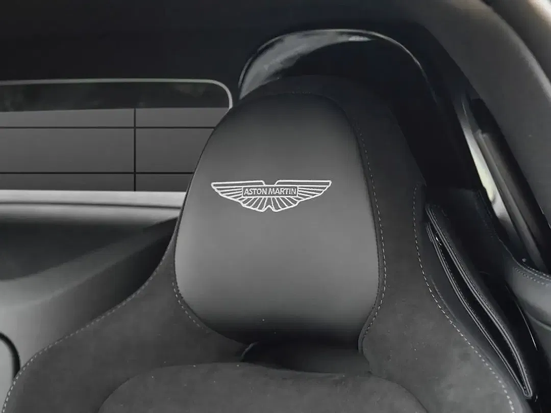 Aston Martin V8 Roadster - Thumbnail 5