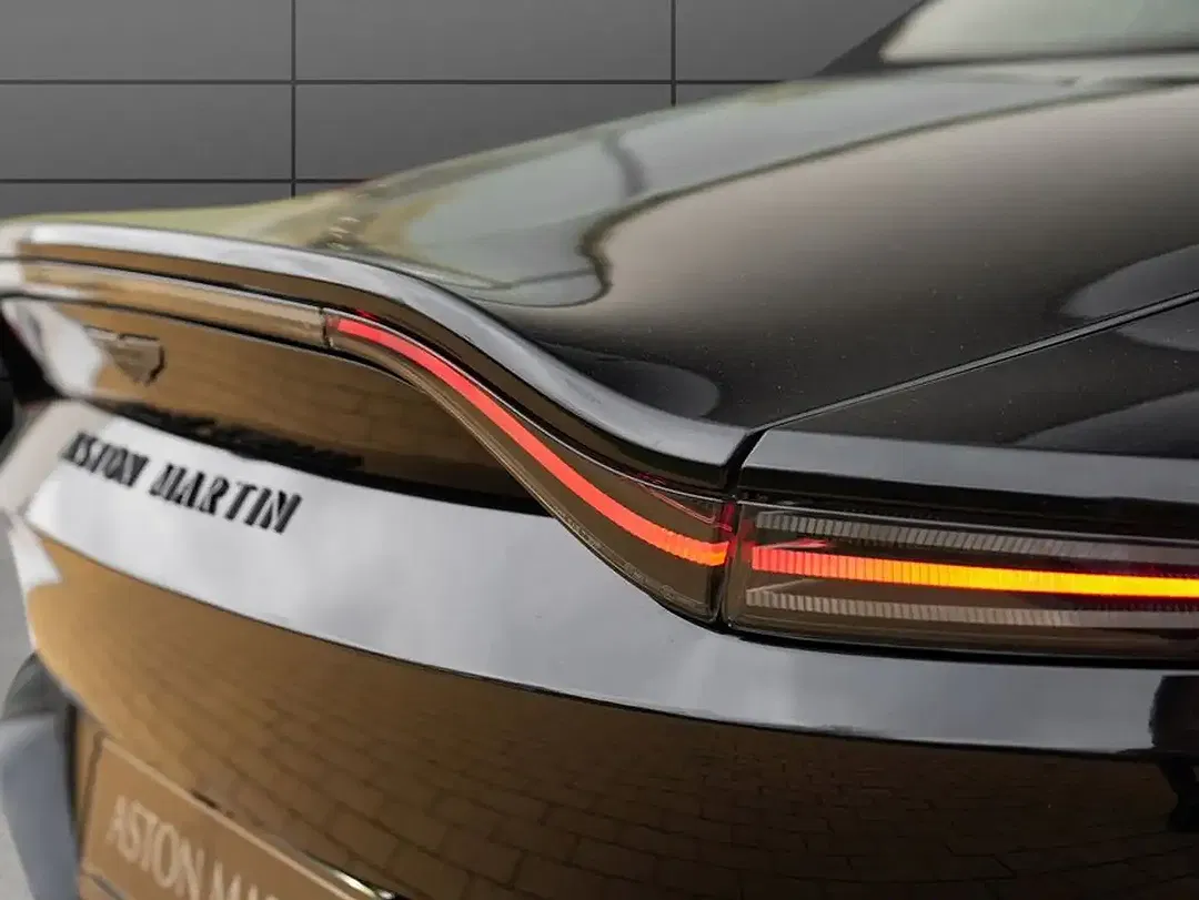 Aston Martin V8 Roadster - Thumbnail 8