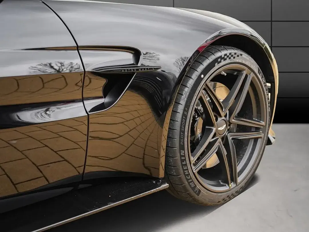 Aston Martin V8 Roadster - Thumbnail 9