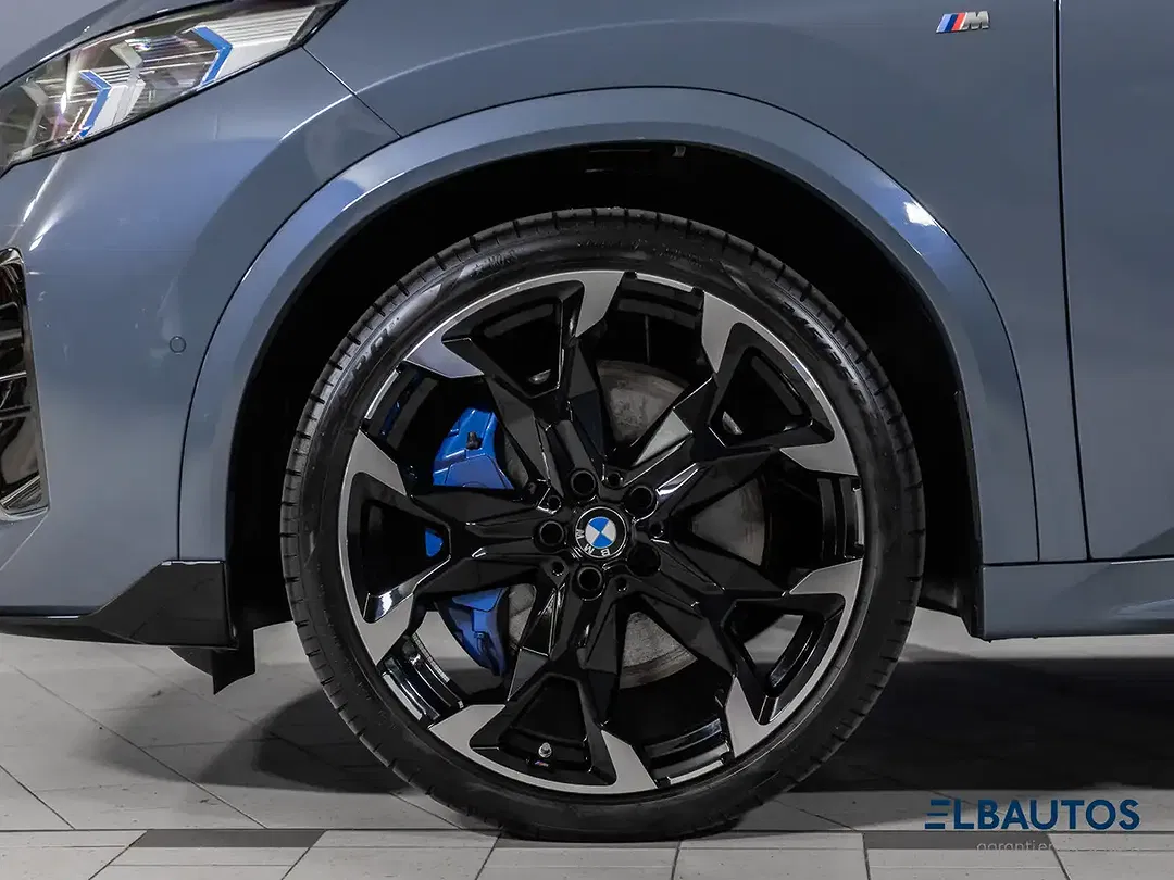 BMW M3 xDrive - Thumbnail 4