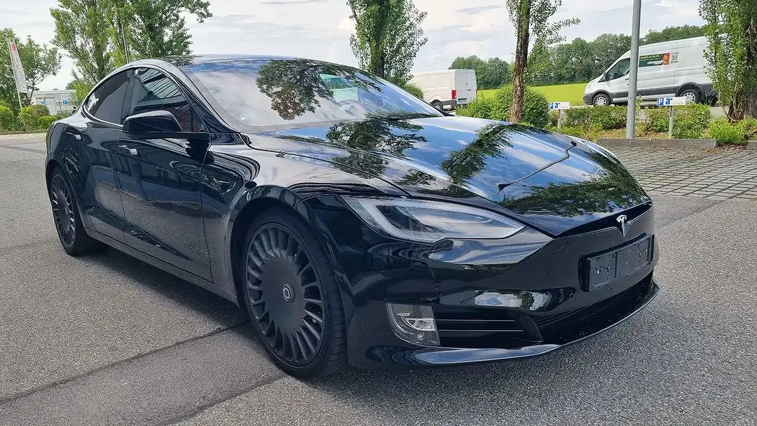 Tesla Model S Performance Ludicrous Raven - Thumbnail 3