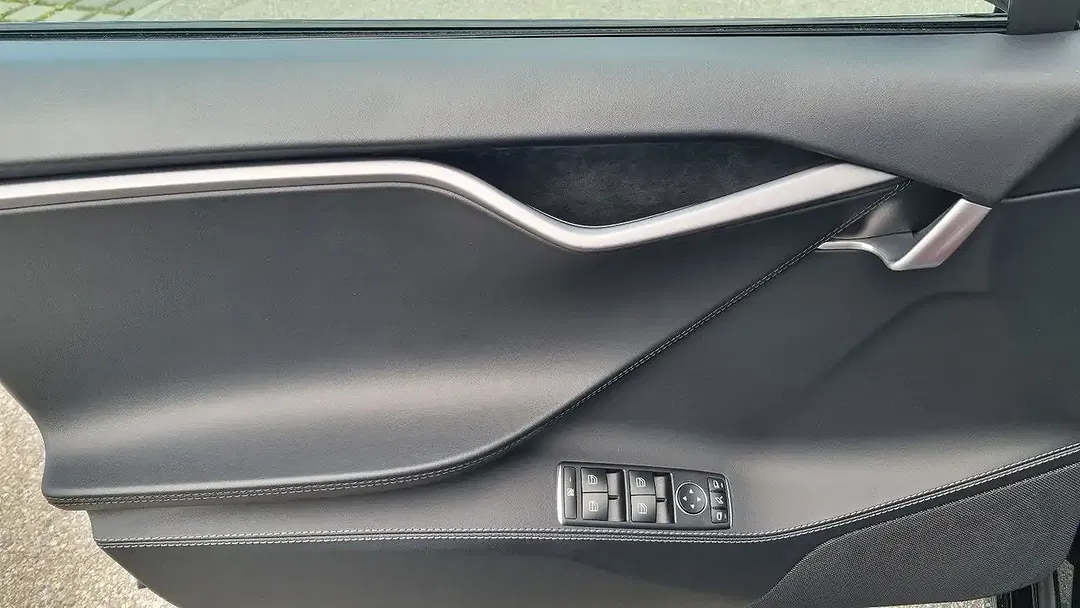 Tesla Model S Performance Ludicrous Raven - Thumbnail 9