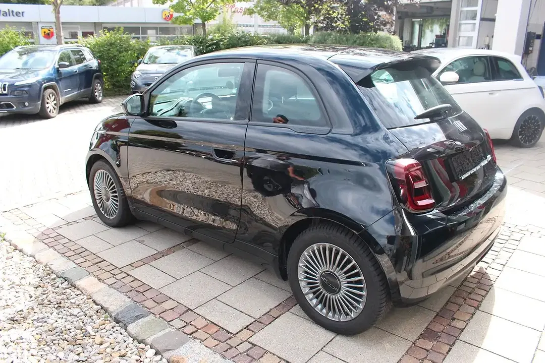 Fiat 500e Icon - Thumbnail 3
