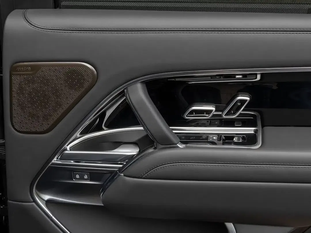 Land Rover Range Rover P550e Hybrid Autobiography - Thumbnail 11