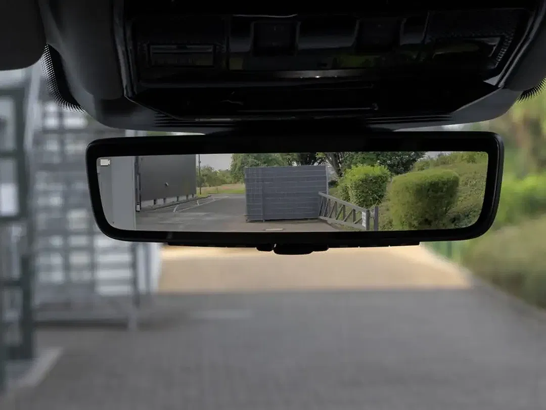 Land Rover Range Rover P550e Hybrid Autobiography - Thumbnail 14