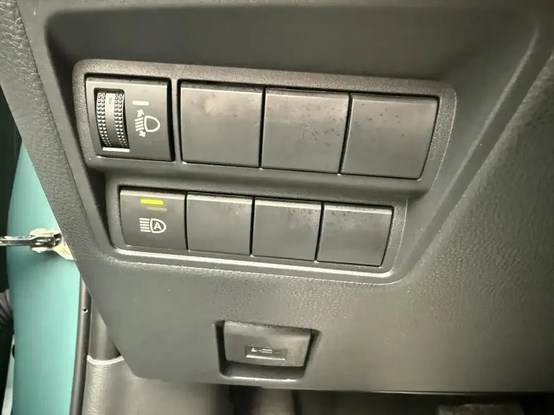 Toyota Yaris - Thumbnail 10