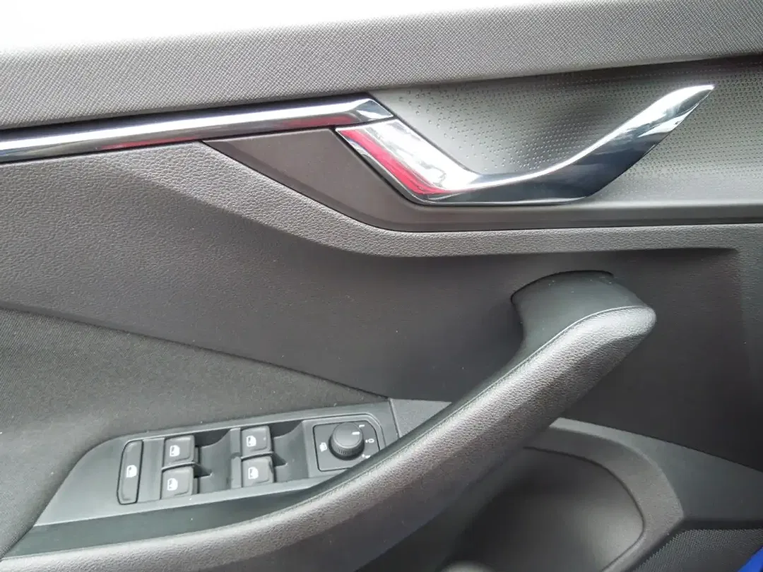 Skoda Kamiq 1.0 TSI Essence - Thumbnail 8