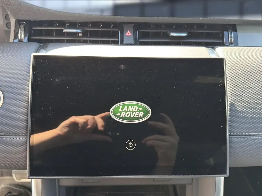 Land Rover Discovery 4x4 Hybrid Sport Dynamic SE - Thumbnail 13
