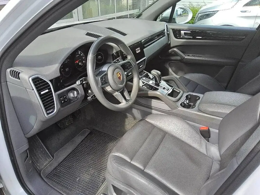 Porsche Cayenne - Thumbnail 3