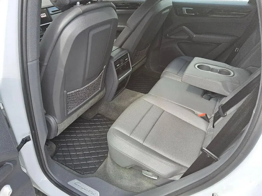 Porsche Cayenne - Thumbnail 5
