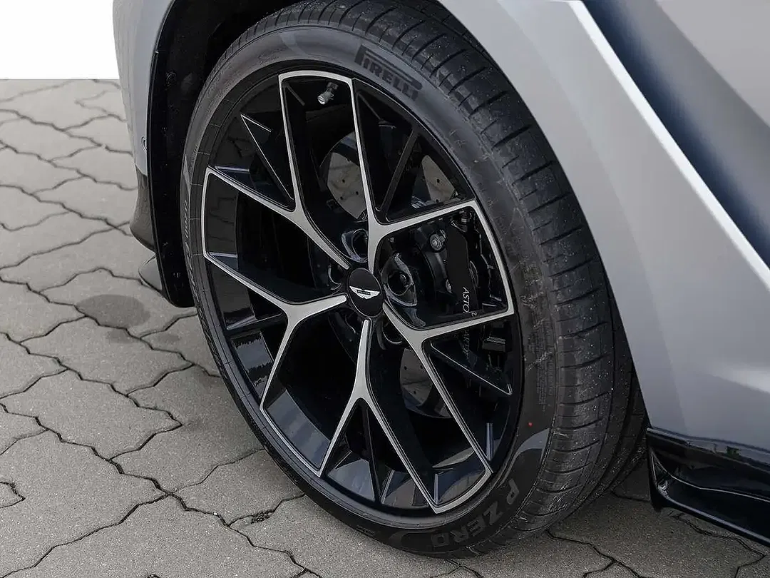 Aston Martin DBX 707 - Thumbnail 12