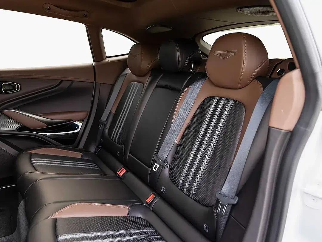 Aston Martin DBX 707 - Thumbnail 18