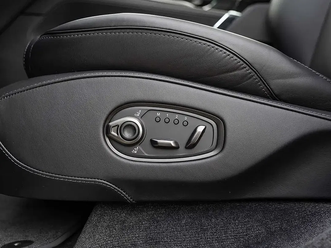 Aston Martin DBX 707 - foto 27