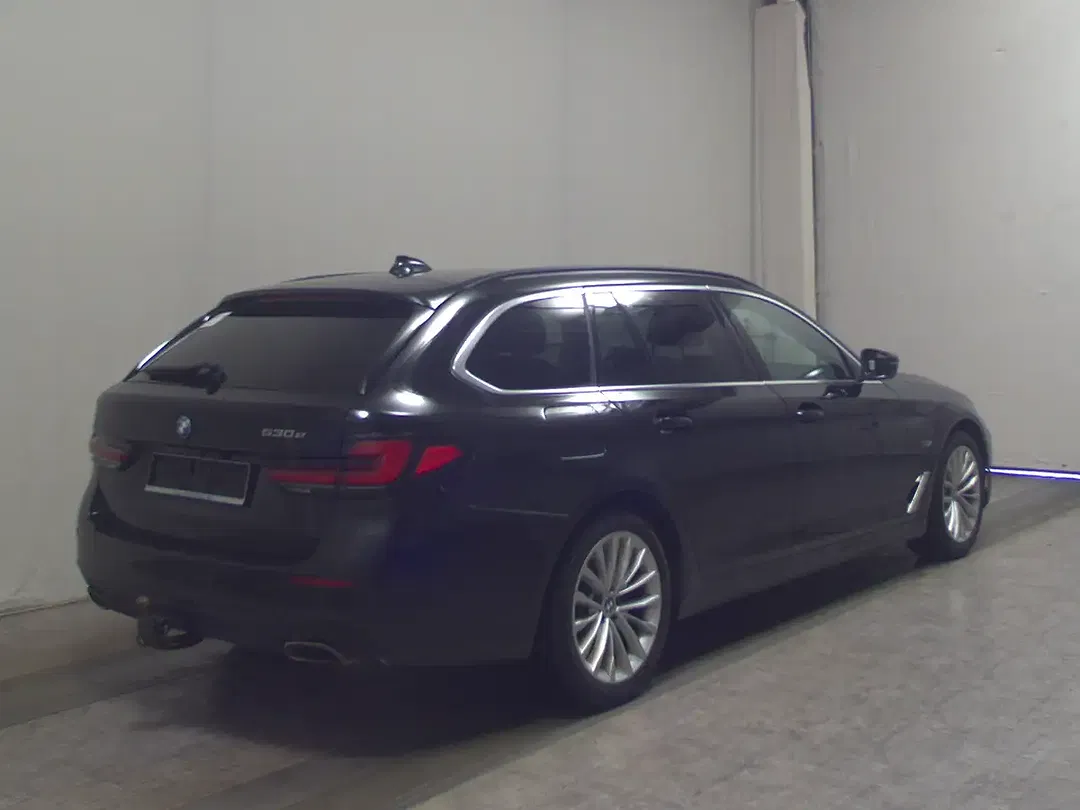 BMW 530 Touring Pro - Thumbnail 3