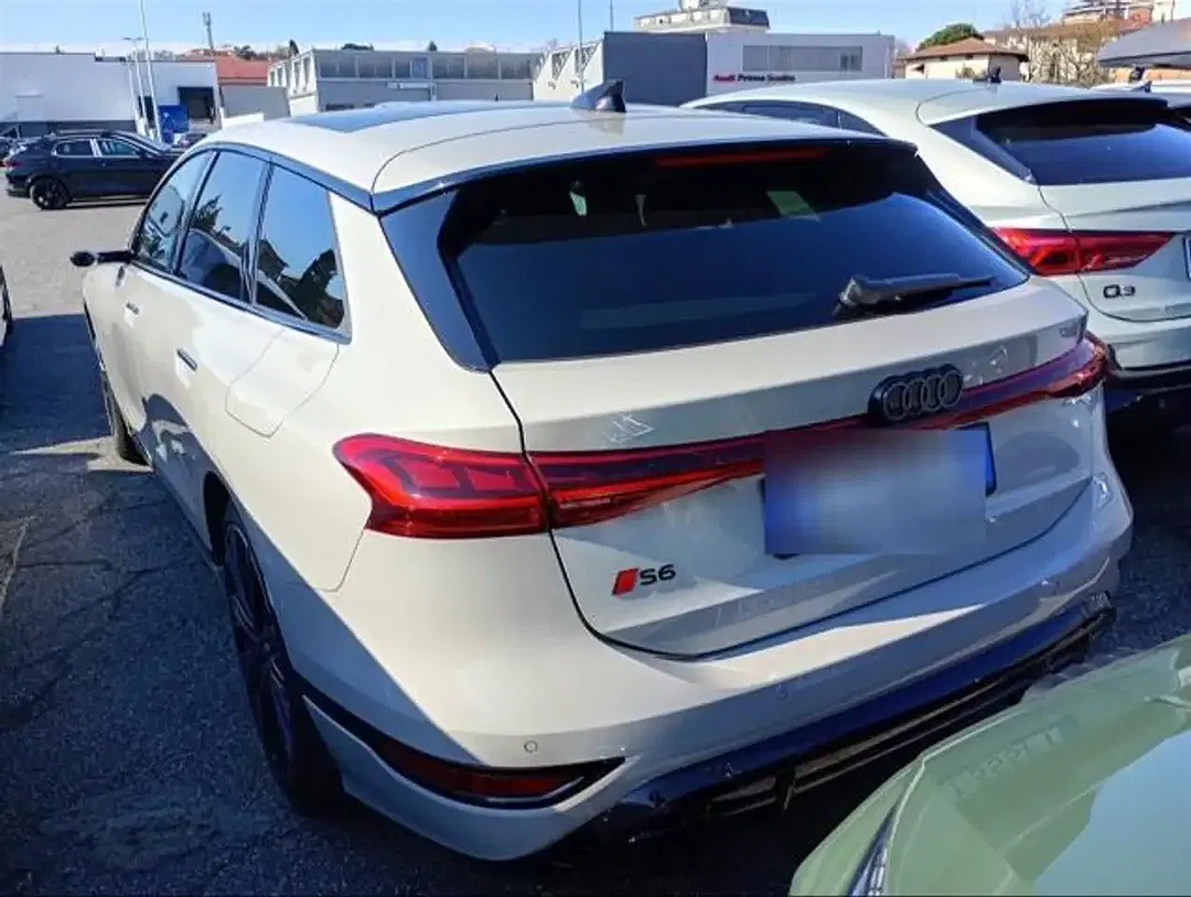 Audi S6 e-tron Avant Edition One - Thumbnail 5